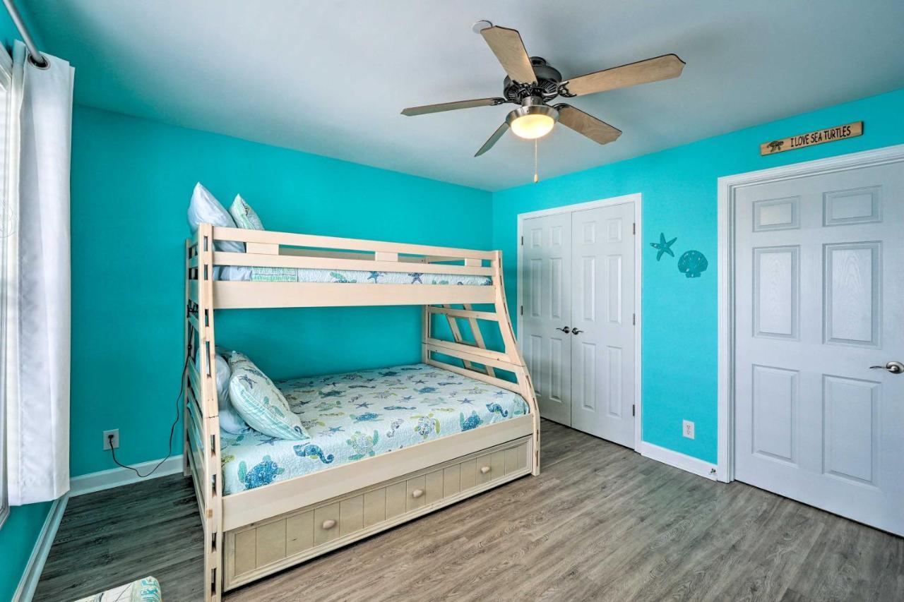 Ocean-View Oak Island Condo, 1 Block To Beach! Eksteriør billede