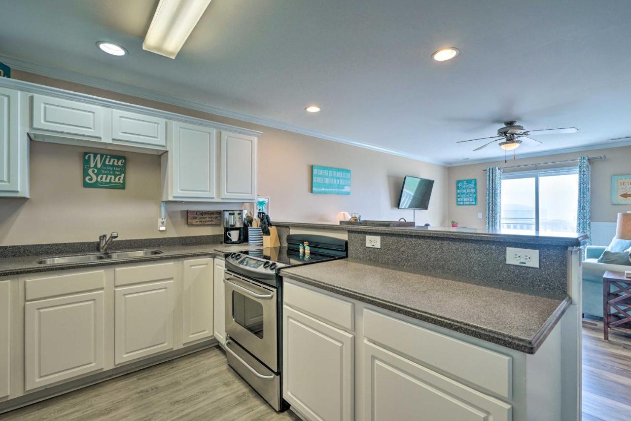 Ocean-View Oak Island Condo, 1 Block To Beach! Eksteriør billede